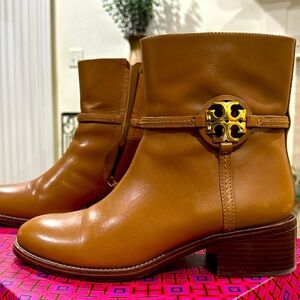 Beautiful Tory Burch boots!